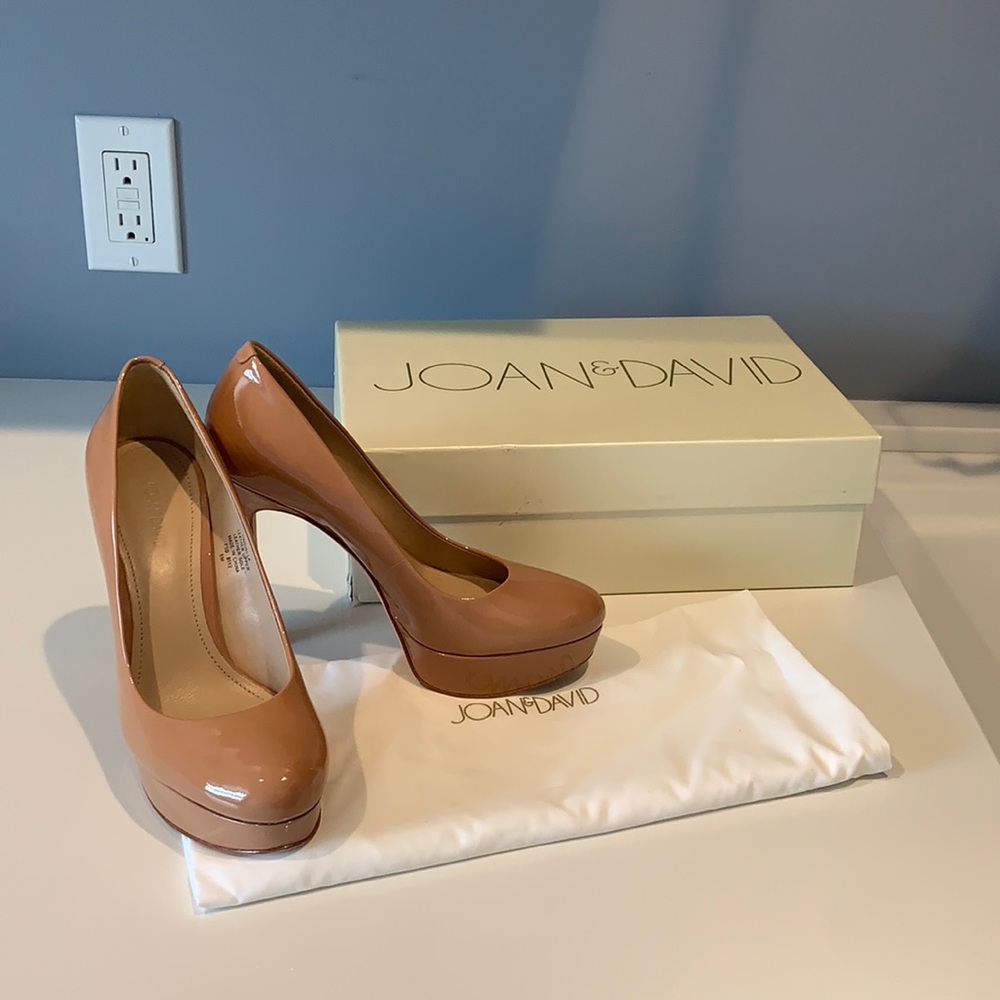 Joan & David size 6 Nude/Natural Pump Daquella